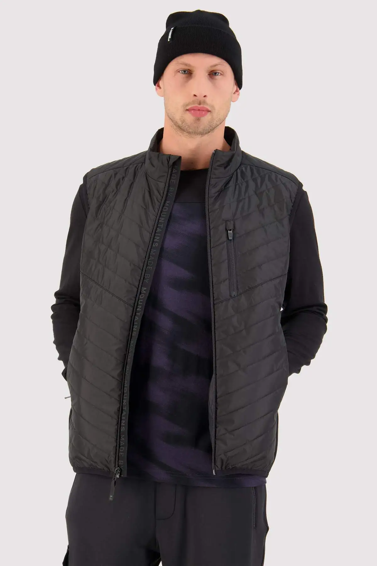 Mons Royale Arete Insulation Vest 3 Mons Royale Arete Insulation Vest